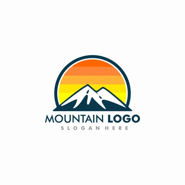 Design Del Logo Vettoriale Montagna Silhouette Montagne Rocciose Con Cielo — Vettoriale Stock