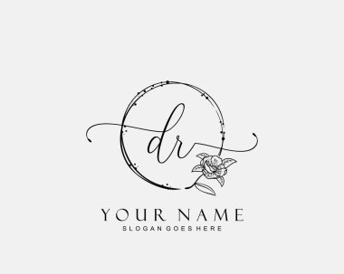 İlk DR güzellik monogramı ve zarif logo tasarımı, ilk imzadan oluşan el yazısı logosu, düğün, moda, çiçek ve yaratıcı şablona sahip botanik..