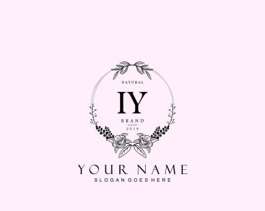 Başlangıçta IY güzellik monogramı ve zarif logo tasarımı, ilk imzadan oluşan el yazısı logosu, düğün, moda, çiçek ve yaratıcı şablona sahip botanik..