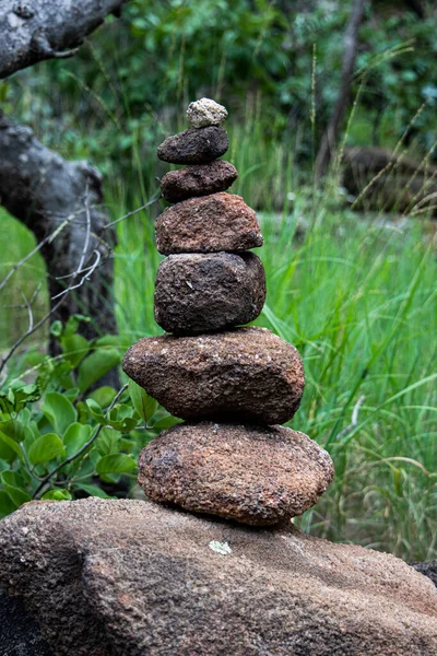 Een Cairn Met Wandelroute — Stockfoto