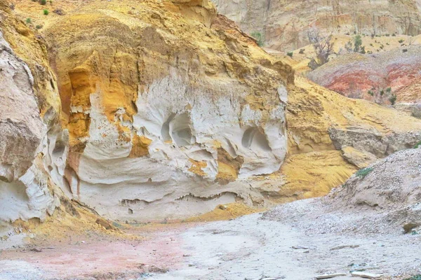 Skurrile Verwitterung im Aktau Canyon, Altyn-Emel Naturpark, Kasachstan — Stockfoto