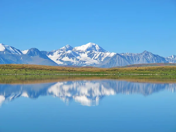 Lac bleu, plateau d'Uagara, montagne Altaï, 2017 — Photo