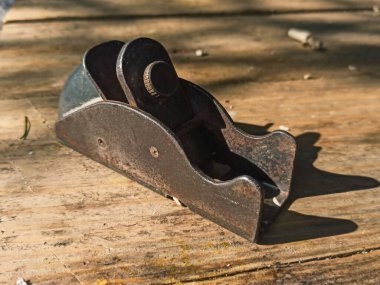 bir dizgi tahtasında birleşen