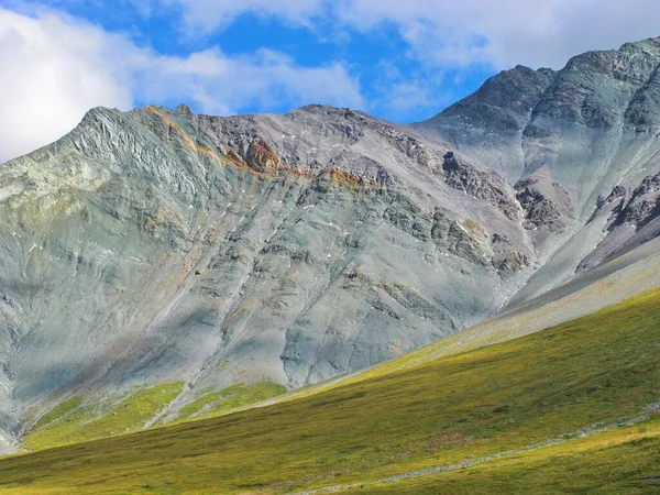 Pittoreschi Prati Montagna Vista Sulla Valle Dello Yarloo Sul Fiume — Foto Stock