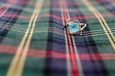 kumaş üzerine ile topaz yüzük 