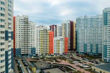 Çok öykülü bir bina gökyüzü  