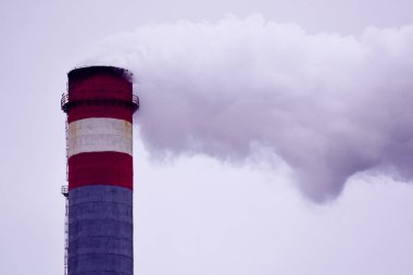 Sanayi veya elektrik santrali boruları ve soğutma kuleleri 