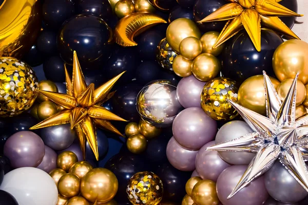 Tatillerde iç dekorasyon için parlak renkli şişirilebilir oyuncaklar 