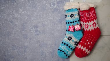 Noel için parlak renkli çoraplar ya da yeni yıl hediyeleri ve sürprizler 