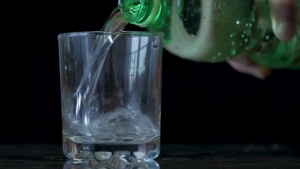 Hand Pours Water Glass Drinks Mineral Water Glass Bubbles — Stock Video