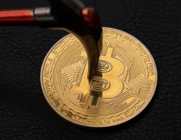 Bitcoin Mining Mit Der Spitzhacke Kryptowährungs Mining Konzept Von Btc Stockbild