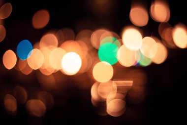 Siyah arkaplanda soyut açık renkli bokeh