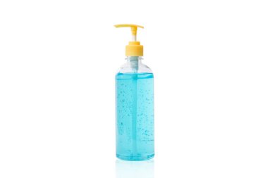 Beyaz arka planda şişe pompasında mavi alkol jeli dezenfekte edici, izole edilmiş, kırpma yolu dahil