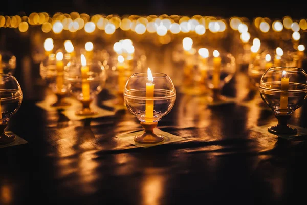 Velas Suelo Dacoradas Para Oración —  Fotos de Stock