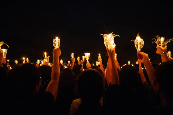 Pessoas Mão Segurando Vela Para Rezar — Fotografia de Stock