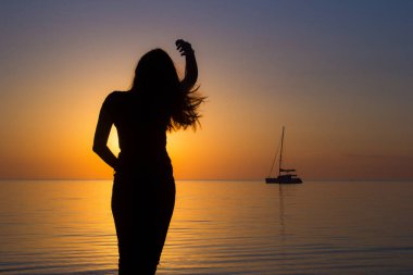 Odessa 'da deniz kenarında gün doğumu