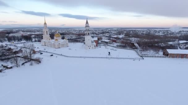 A régi templom és kápolna helyreállítása, Szverdlovszki terület, Oroszország, tél — Stock videók