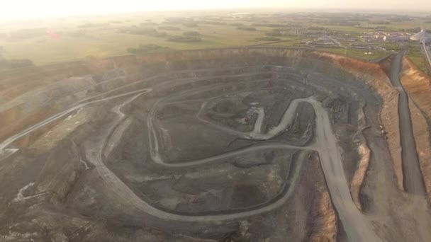 Vista aérea del mineral de cobre a cielo abierto en Rusia — Vídeos de Stock