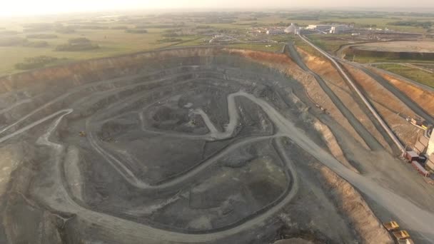 Vista aérea del mineral de cobre a cielo abierto en Rusia — Vídeo de stock