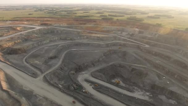 Vista aérea do minério de cobre a céu aberto na Rússia — Vídeo de Stock