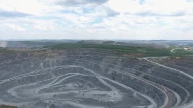 Rusya 'daki açık bakır madeninin havadan görüntüsü