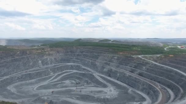 Vista aérea do minério de cobre a céu aberto na Rússia — Vídeo de Stock