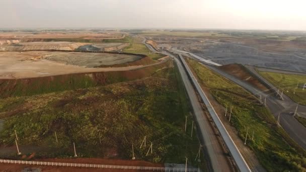 Vista aérea do minério de cobre a céu aberto na Rússia — Vídeo de Stock