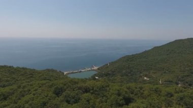 Abrau-Dyurso 'da güzel bir yaz günü.