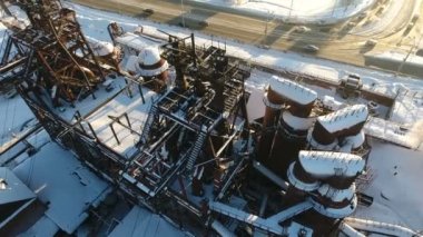 Kışın Nizhny Tagil 'deki Sovyetler Birliği' nin imha ettiği fabrika. .