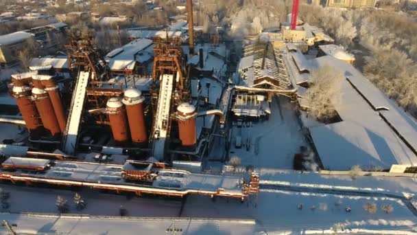 冬にニジニ-タギルのソ連から破壊された工場 . — ストック動画