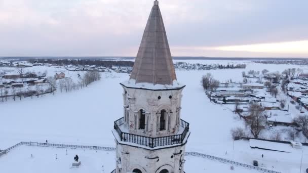 Restauração da igreja velha e capela, região de Sverdlovsk, Rússia, inverno — Vídeo de Stock