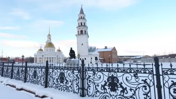 Restaurierung der alten Kirche und Kapelle, Gebiet Swerdlowsk, Russland, Winter — Stockvideo