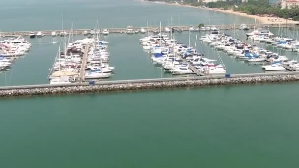 Luksusowy port w Pattaya, Tajlandia. widok z góry, zbliżenie — Wideo stockowe