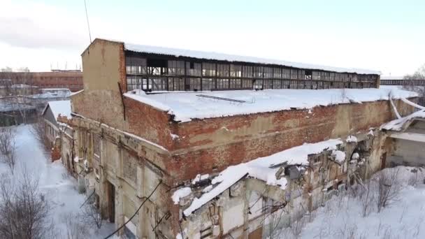 Заброшенный завод со времен Советского Союза. Россия — стоковое видео