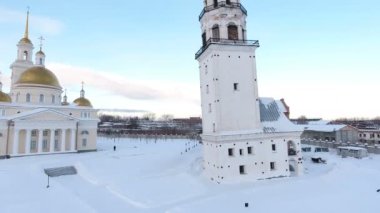 Eski kilise ve şapelin restorasyonu, Sverdlovsk bölgesi, Rusya, kış