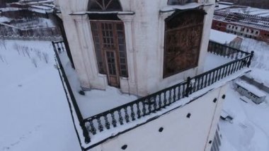 Eski kilise ve şapelin restorasyonu, Sverdlovsk bölgesi, Rusya, kış