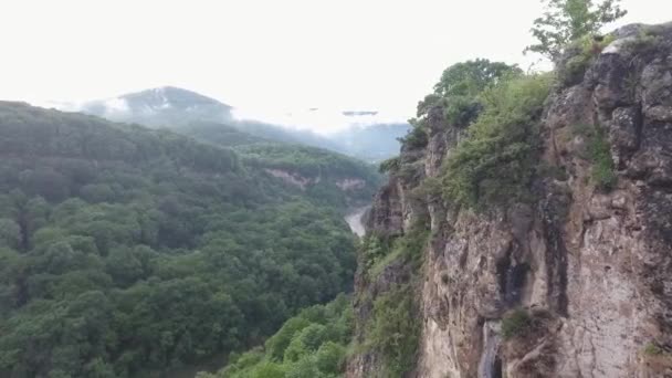 Kaukasus bergen in de zomer, antenne wiev — Stockvideo