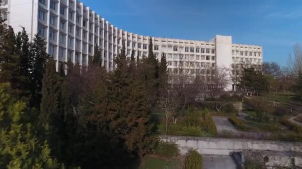 Universidad, el edificio de forma inusual en Sebastopol. Crimea — Vídeos de Stock