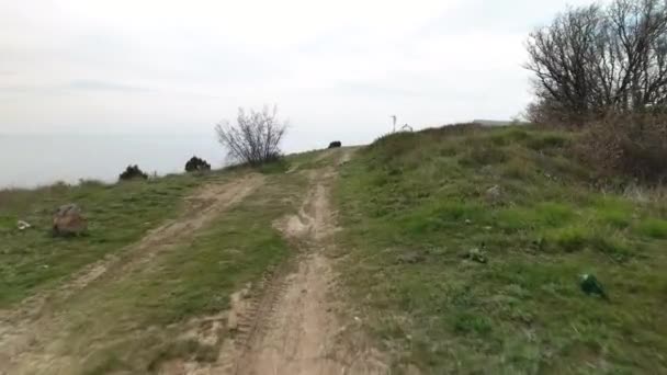 Разрушил заброшенную старую крепость в горах Балаклавы, Крым — стоковое видео
