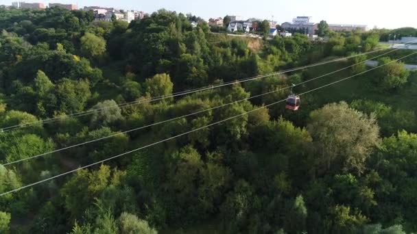 Кабіни для кабелів влітку. — стокове відео