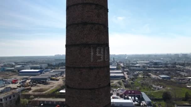 Old chimney made of bricks from the Soviet Union with the inscription 1967 — Stock Video