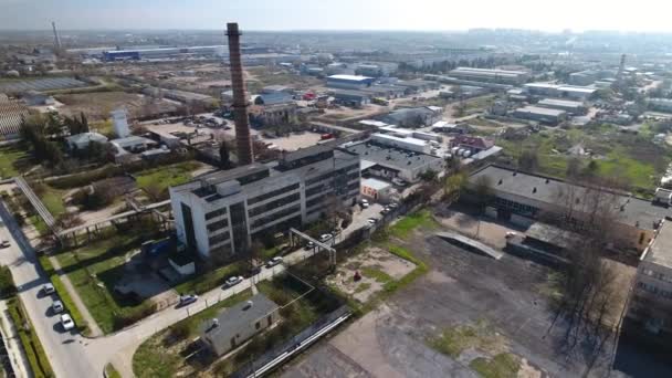 Il vecchio edificio industriale dall'Unione Sovietica, vista aerea — Video Stock