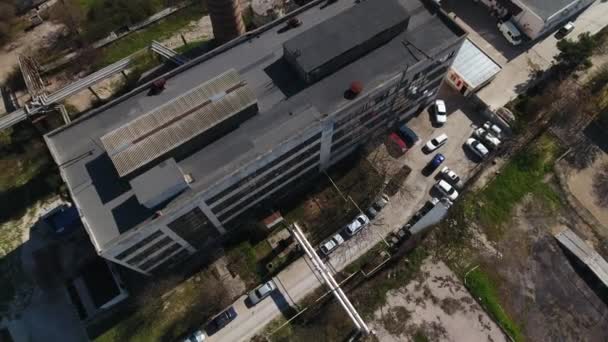 Stary budynek przemysłowy ze Związku Radzieckiego, widok z lotu ptaka — Wideo stockowe