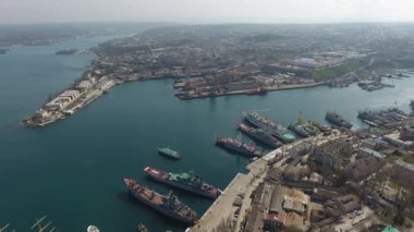 Sivastopol, Kırım 'daki deniz limanı. Genel plan, hava manzarası.