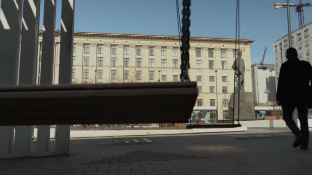 Moskau, Russland-März 2020. Verlassener Majakowski-Platz während der Quarantäne covid-19 — Stockvideo