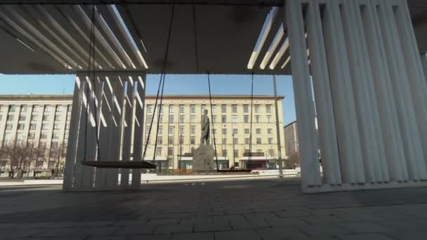 Москва, Россия-март 2020. дезертировал с Маяковской площади во время карантинного ковида-19 — стоковое видео