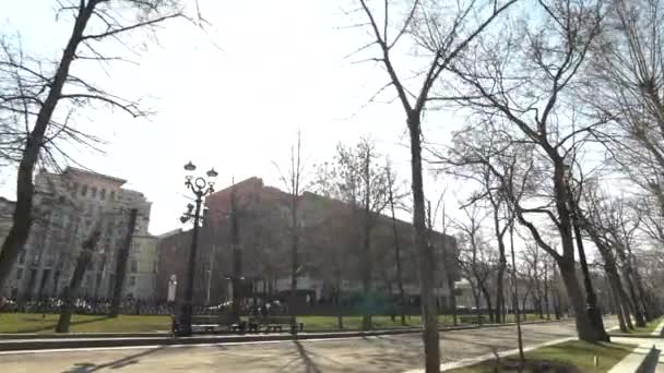 Moskou, Rusland-maart 202020. leeg verlaten Poesjkin plein tijdens de quarantaine — Stockvideo