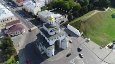 Vladimir 'de bir araba kavşağının ortasında 