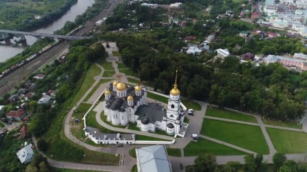 Diasumsikan Katedral. kuil utama di Vladimir. Tampilan udara — Stok Video