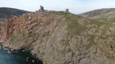 Balaklava, Kırım 'daki eski bir kaleyi yok etti.